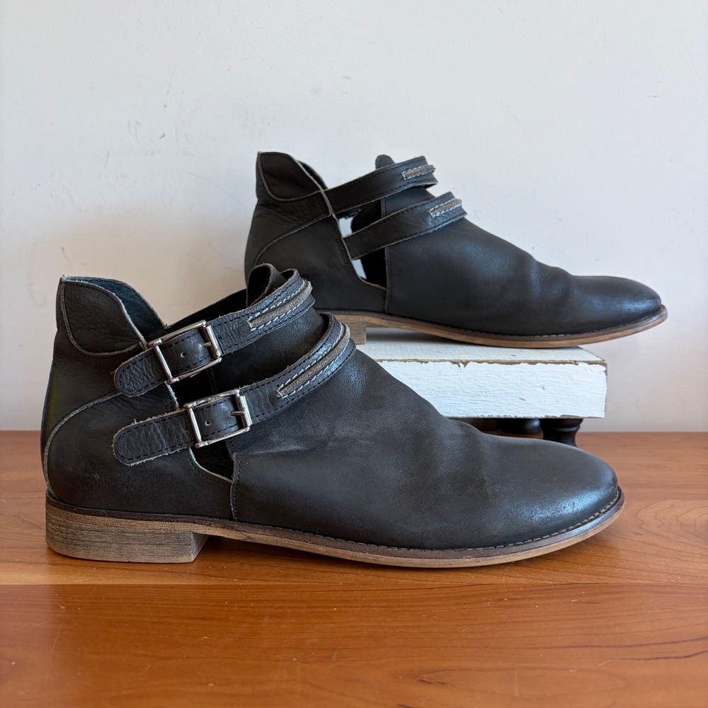 Nicole Womens Black Leather Double Buckle Cutout Ankle Boots Size 10 Low Heel